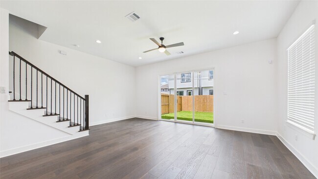 Photo - 6734 Lozier St