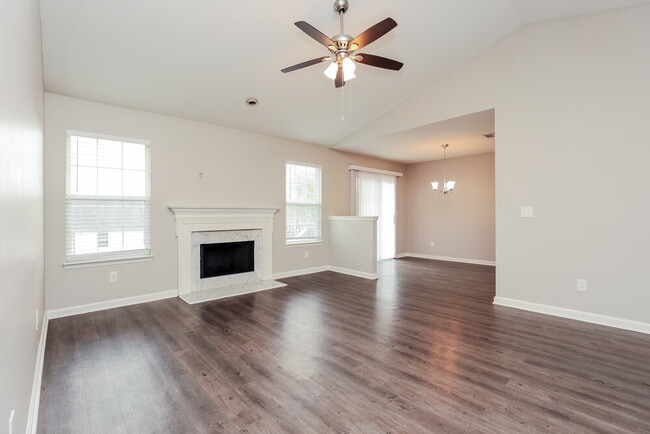 Photo - 406 Meagan Cove