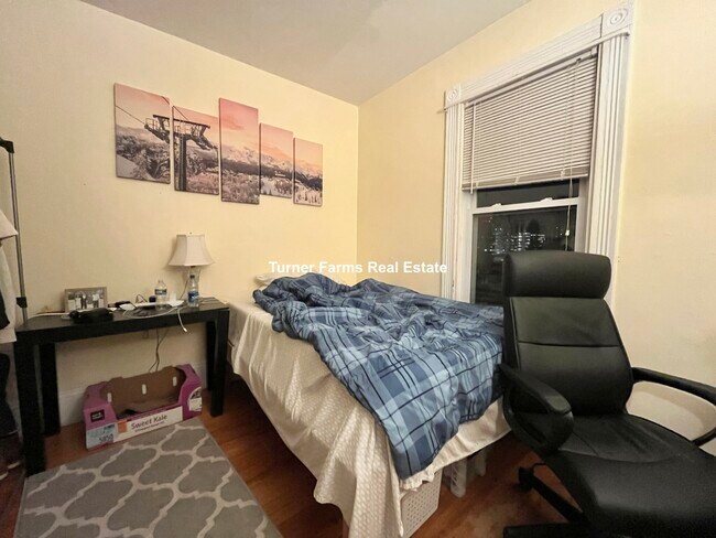 Photo - 168 Hillside St