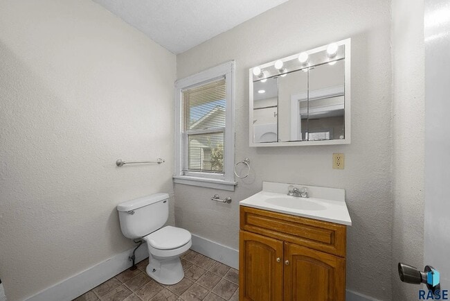 Photo - 814 N Prairie Ave