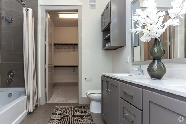 1BR, 1BA - 756SF