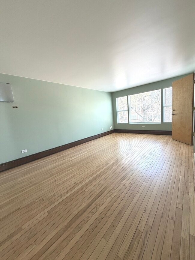 Photo - 6637 S Whipple St