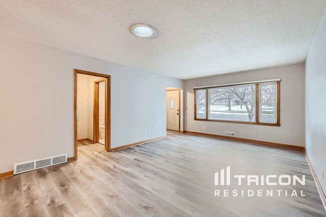 Photo - 406 E River St