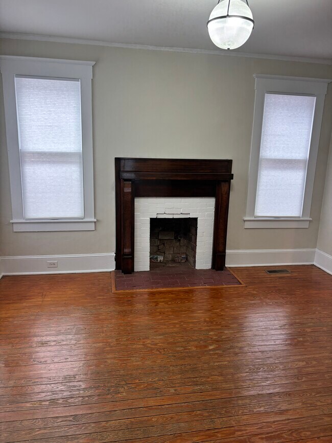 Photo - 1904 Perry Ave