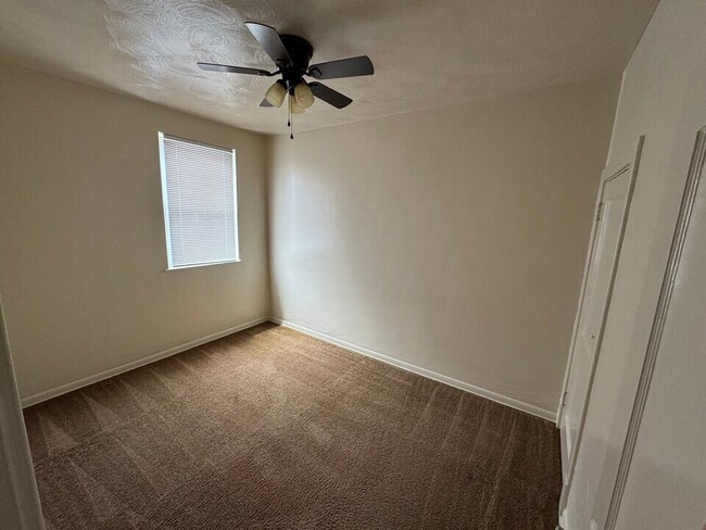 Dormitorio de la planta superior - 4313 Kish Way Unidad 4313 Kish Way