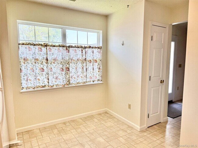 Photo - 12 Evergreen Way