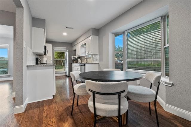 Photo - 1610 St James Dr