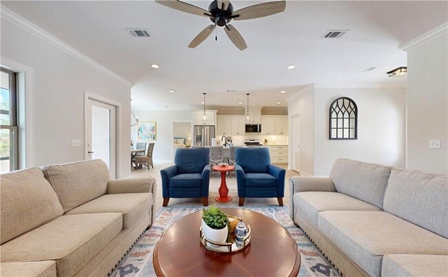 Photo - 585 Freedom Trail