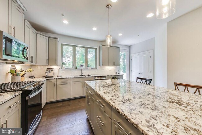 Photo - 5004 Oakmoore Dr