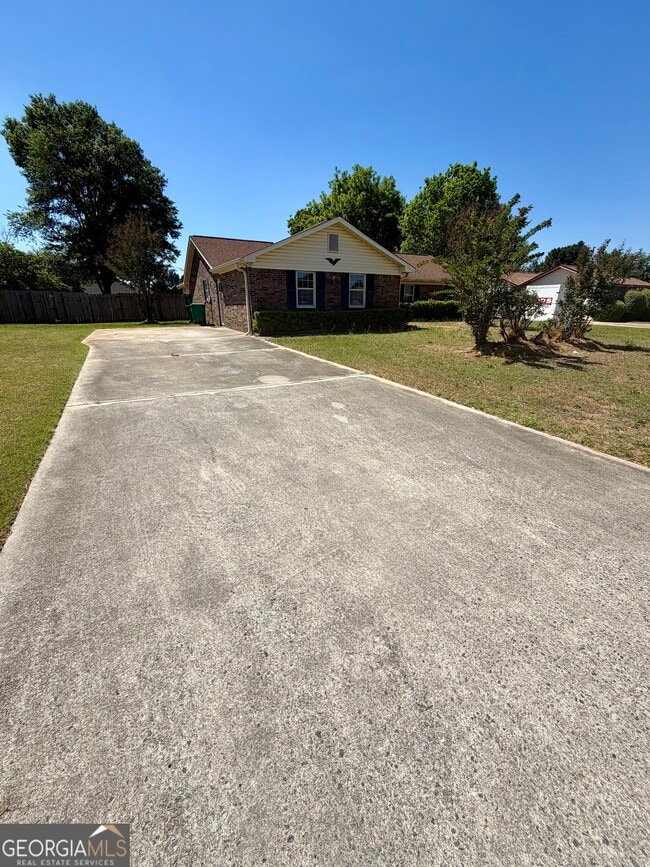 Photo - 131 Foxwood Cir