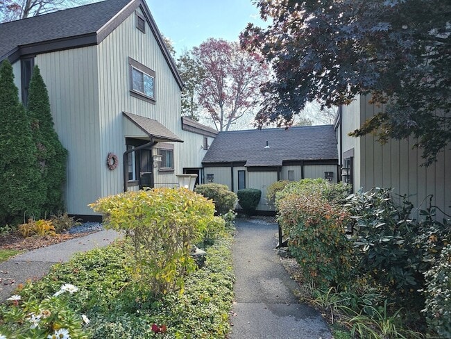 Photo - 563 Heritage Vlg