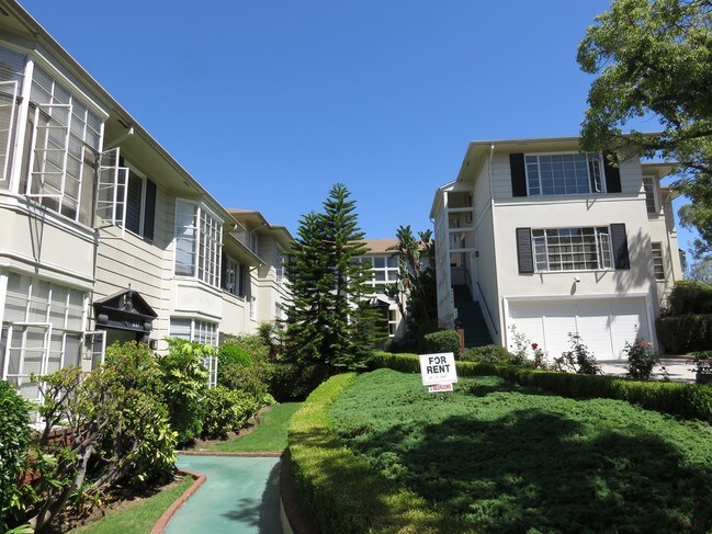 Photo - 651-667 Midvale Ave Apartments