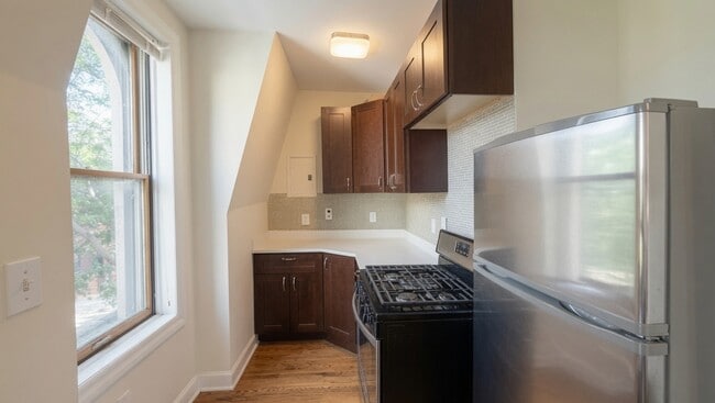 Building Photo - 533 W Wrightwood Ave Unit 3F