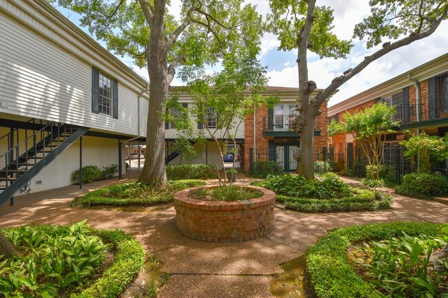 Photo - NICE 2 BEDROOM 1.5 BATH CONDO IN GREENWAY PLAZA