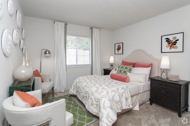 2BR, 2BA - 862SF