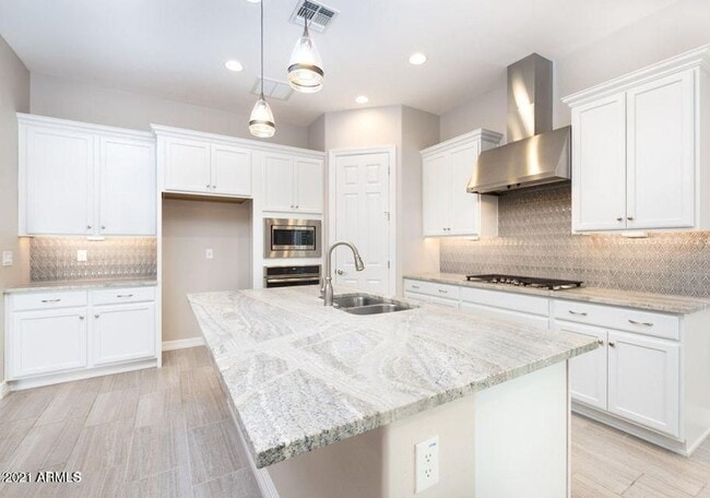Building Photo - Beautiful 2018 Home in Tierra Del Rio!
