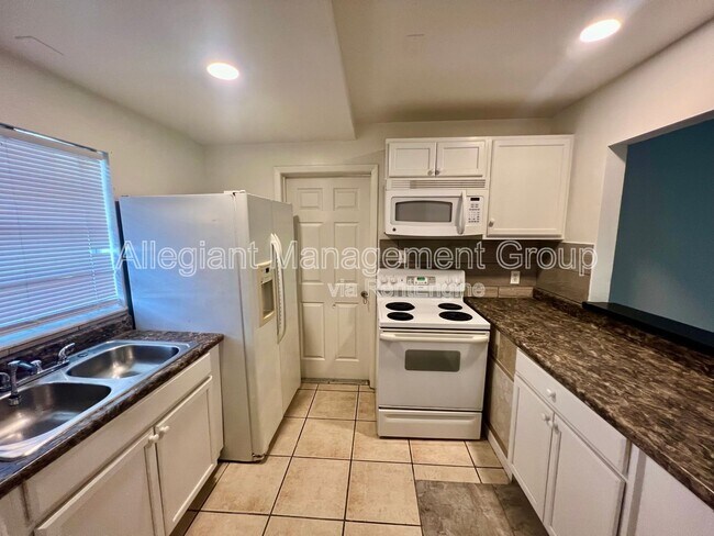 Photo - 624 Royalty Ct Casa Adosada