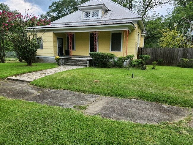 Photo - 735 Roseneath Ave House