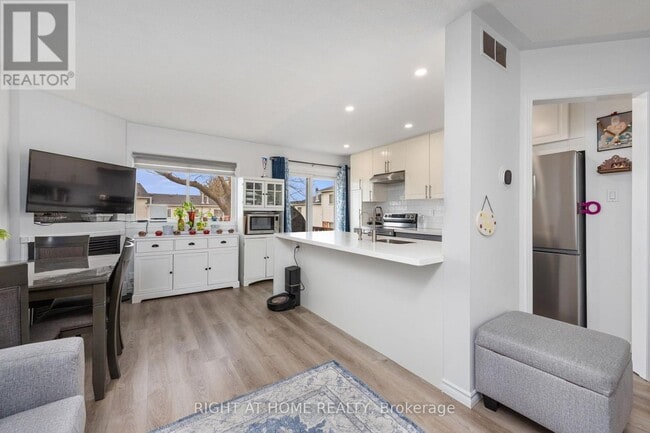 Photo - 47 Stewart MacLaren Rd