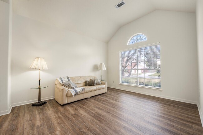 Photo - 9211 Memorial Hills Dr