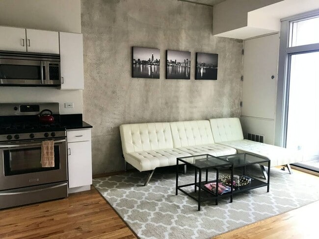 Anderson Towne Center es un gran complejo comercial y de entretenimiento cerca de Sherwood. - 630 N Franklin St Unidad 614