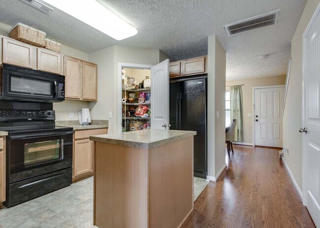 Photo - 576 Bradburn Village Cir