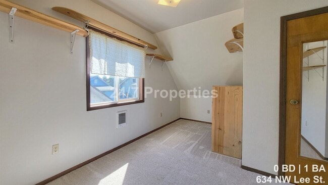 Photo - 636 NW Lee St Unit 634