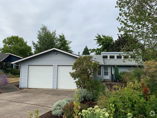 Building Photo - 2 Bedroom House ~ Philomath ~ Pet Friendly
