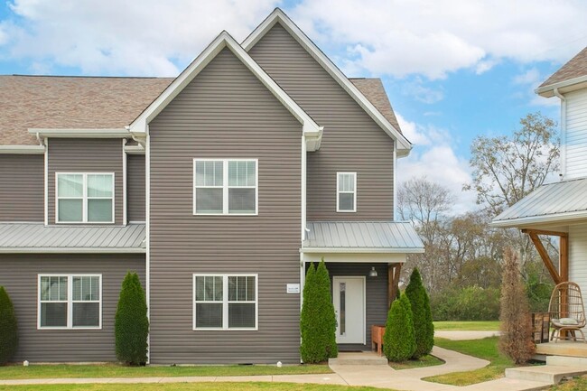 Building Photo - 3637 Hydes Ferry Rd