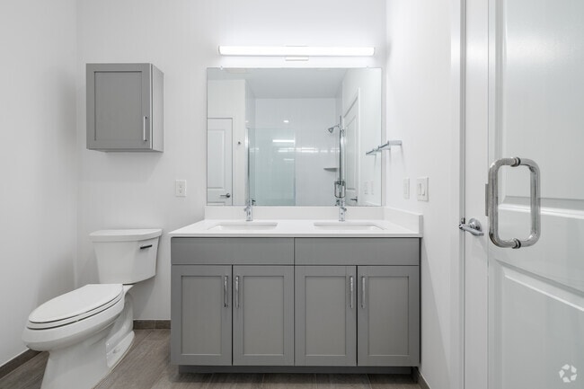 2BR, 2BA - 1,100SF - Primary Bathroom