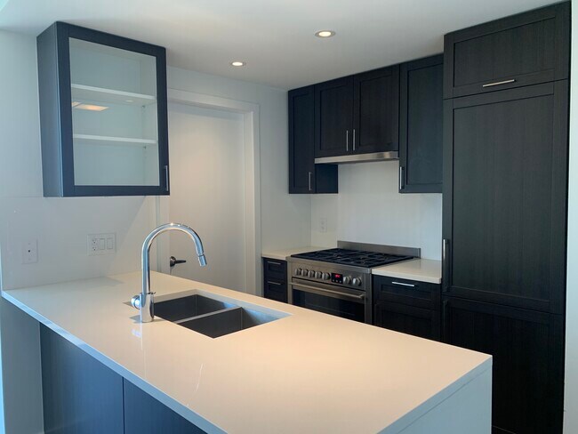 Photo - 2304-5515 Boundary Road Unit 2304