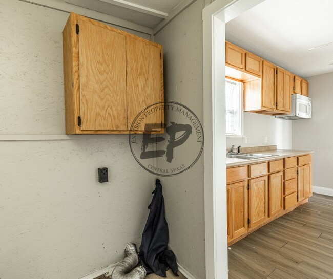 Photo - 911 E Craven Ave