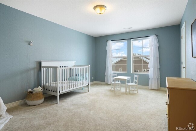Building Photo - Beautiful 4 Bedroom Home in First Creek Av...