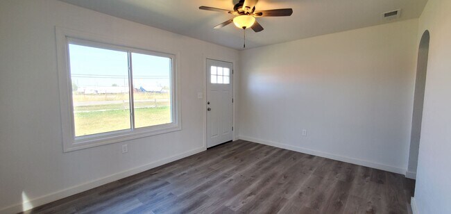 Photo - 2 bedroom 1 bath home in Lockwood!