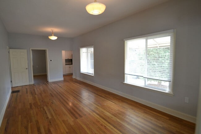 Photo - 821 N Walnut St