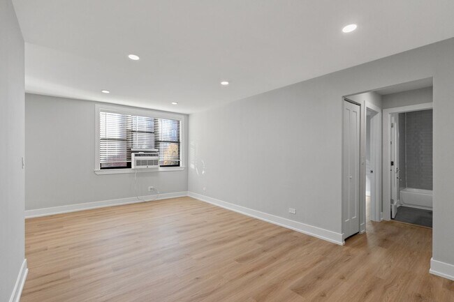 Photo - 530 W Aldine Ave