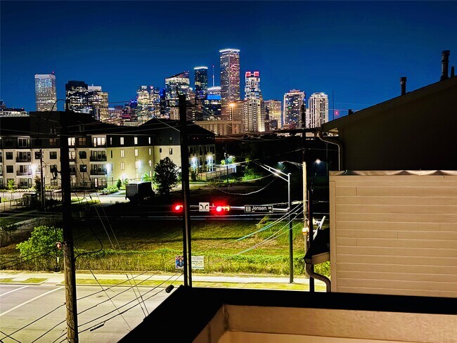 Photo - 2717 Clinton Dr