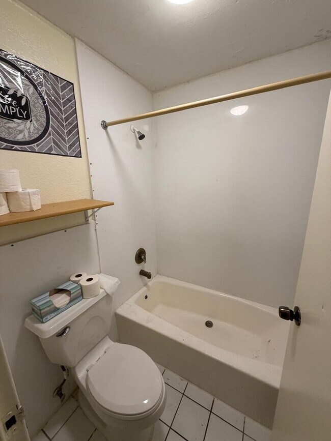 Photo - Best Deal in the Area! Newly renovated studio apartments - all utilities included! Unit 1072