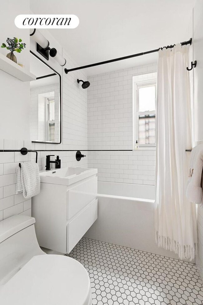 Photo - 245 E 72nd St