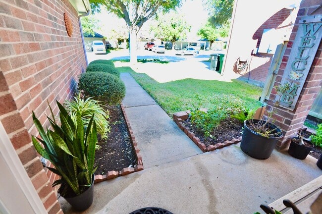 Building Photo - 3239 Beran Dr