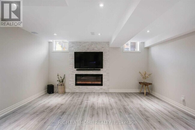Photo - 110 Thatcher Crescent
