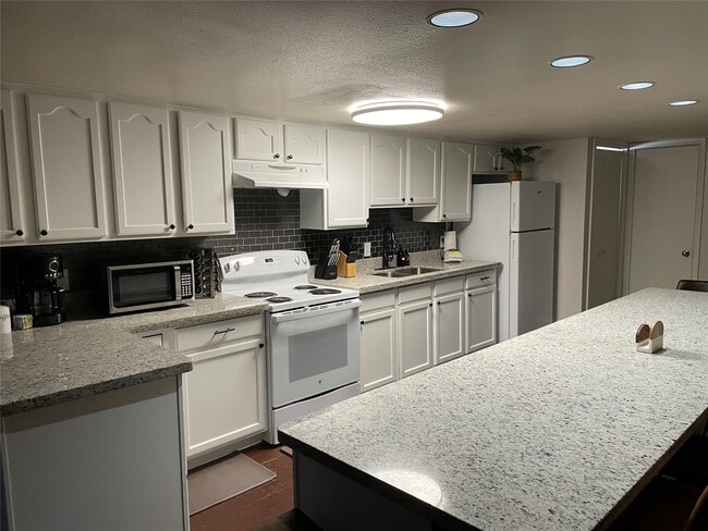 Photo - 2118 The Strand Unit 214