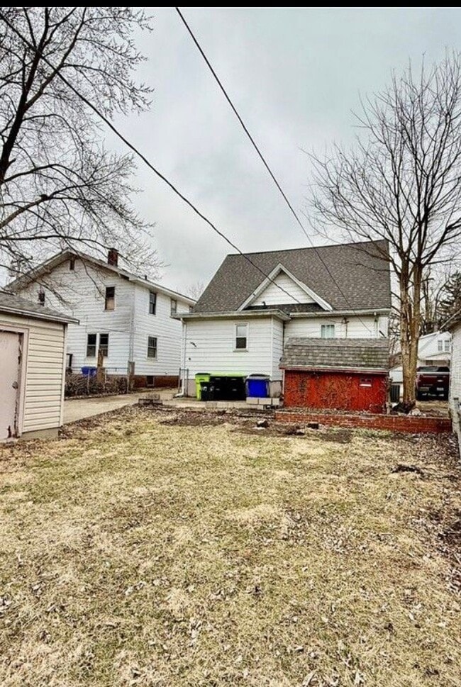 Photo - 644 W Division St