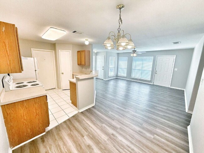 Photo - Spacious 3 Bedroom, 2 Bath Duplex with 1-C...