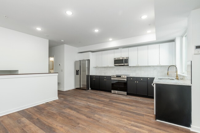 Photo - 608 S American St Unit 1