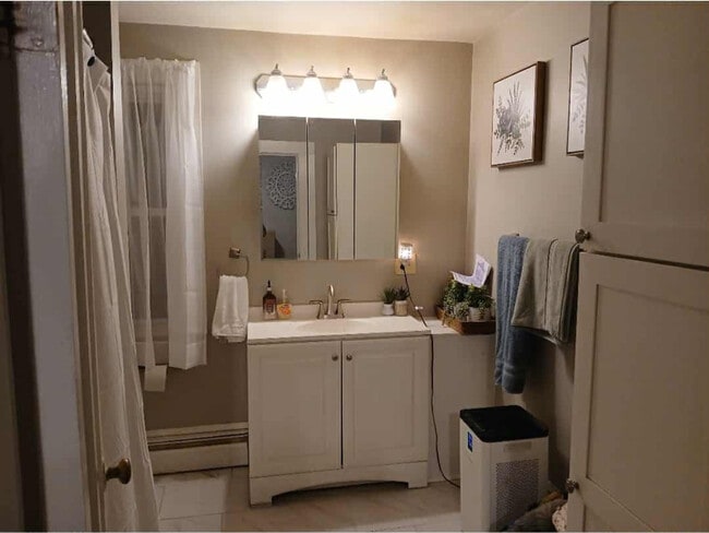 Photo - 28 1/2 Grove St Unit 2