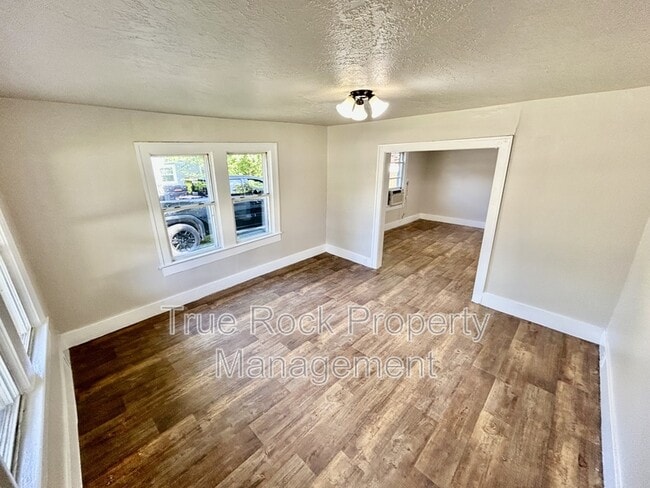 Photo - 714 W 15th St