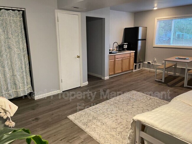 916 207th Pl SE Unit B
