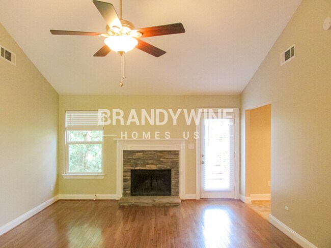 Photo - 366 Paces Overlook Trce