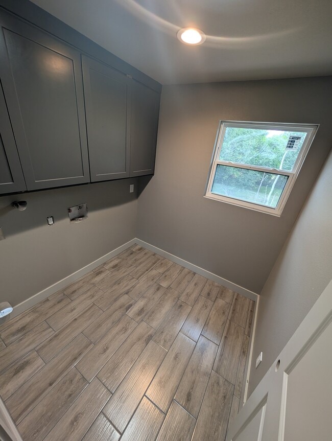 Photo - 2725 Nora St